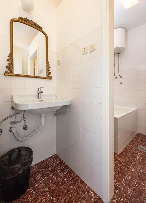 Apartments Irena Tučepi Eksteriør bilde