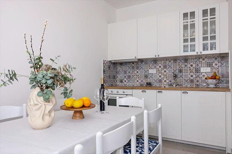 Apartments Irena Tučepi Eksteriør bilde