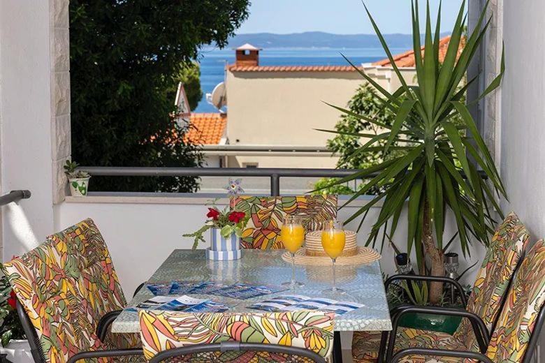 Apartments Irena Tučepi Eksteriør bilde